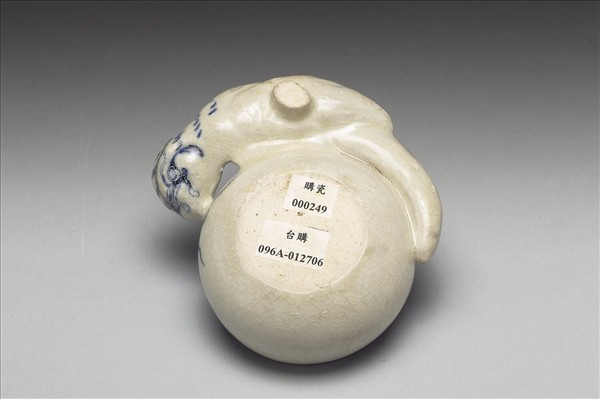 越南青花鸚鵡桃杯- 故宮