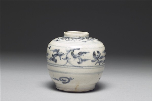 越南青花卷草花卉小罐