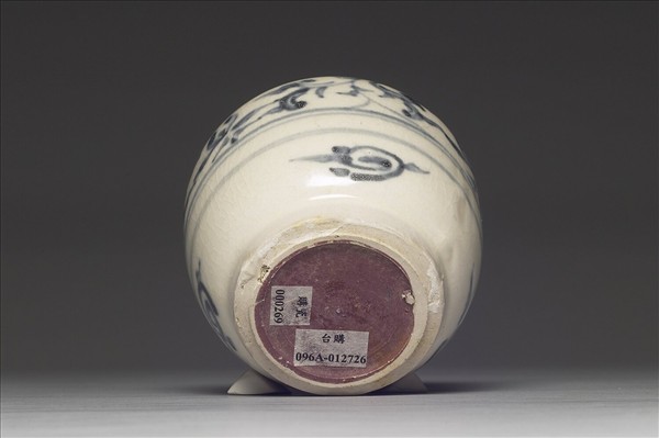 越南青花卷草花卉小罐