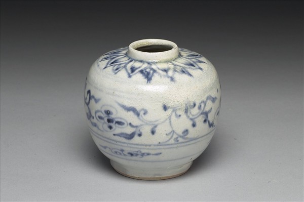 越南青花卷草花卉小罐