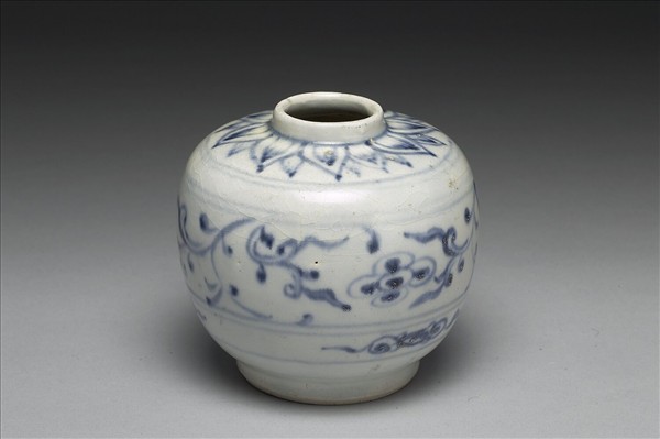 越南青花卷草花卉小罐