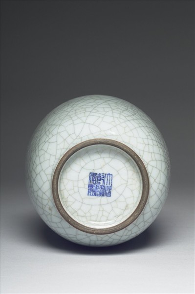 青瓷貫耳長頸瓶