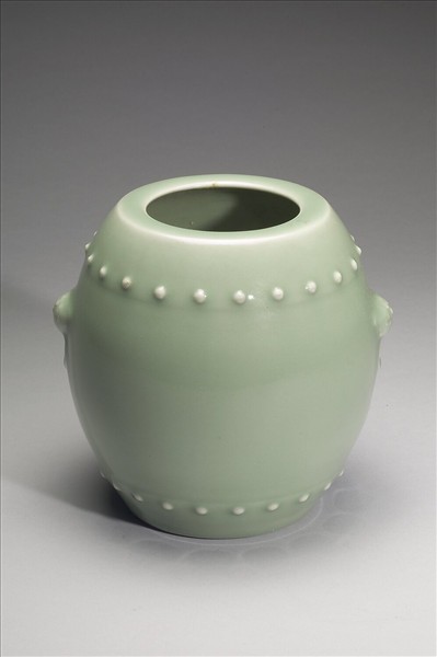 青瓷獸耳暗環鼓式罐