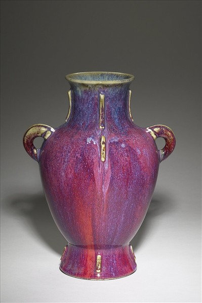 爐鈞釉雙耳出戟尊