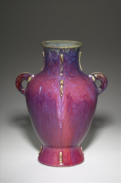 爐鈞釉雙耳出戟尊