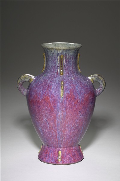 爐鈞釉雙耳出戟尊