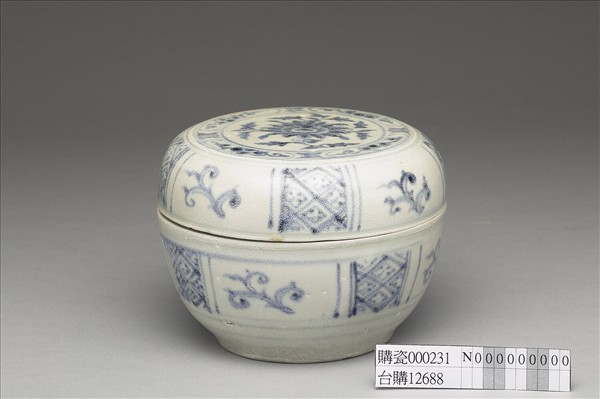 越南青花花卉盒