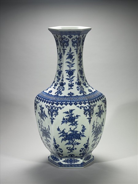 青花折枝花卉紋六方瓶