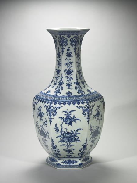 中国 青花 花卉長頸瓶　AT675 中国 青花 花卉長頸瓶 AT675 中国 青花 花卉長頸瓶 AT675