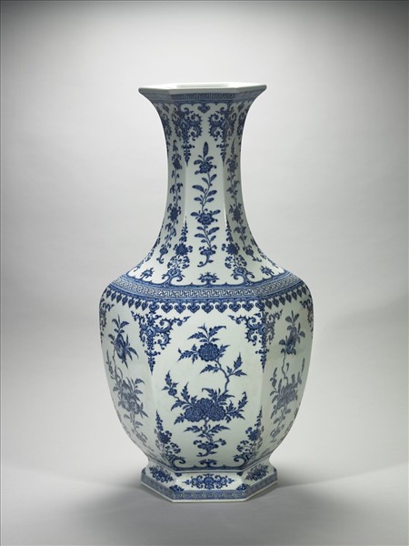 青花折枝花卉紋六方瓶