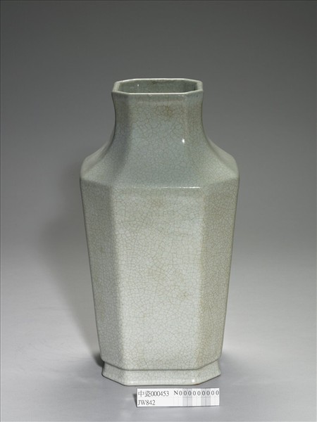 青瓷八稜瓶