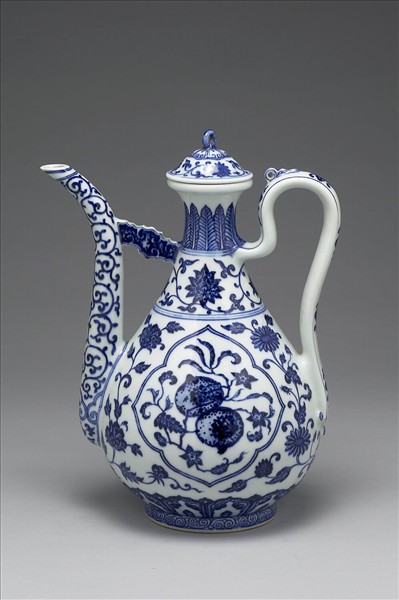 青花荔枝桃實執壺