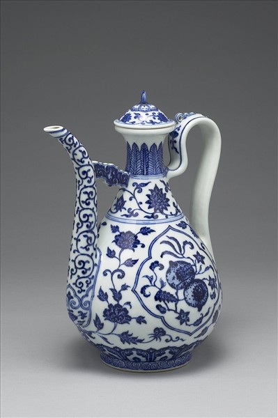 青花荔枝桃實執壺