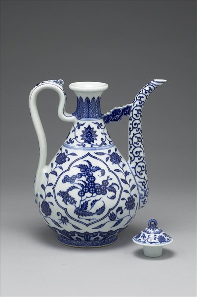 青花荔枝桃實執壺