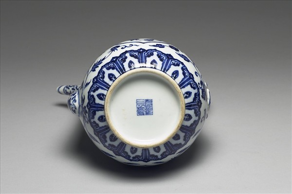 青花荔枝桃實執壺