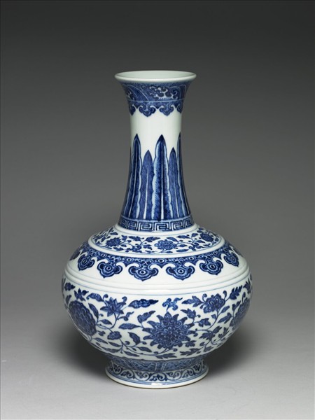 青花花卉紋長頸瓶