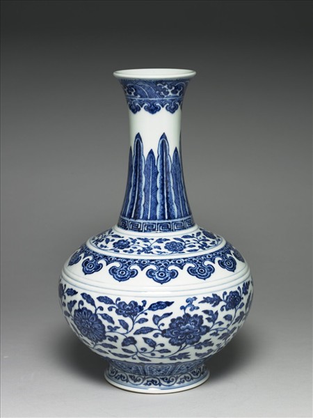 青花花卉紋長頸瓶