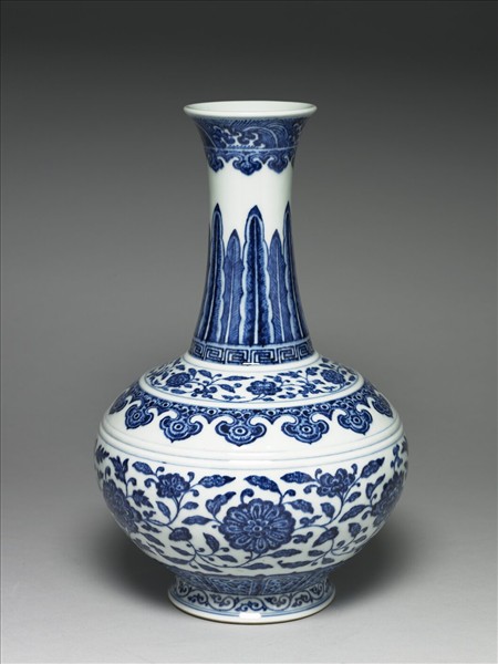青花花卉紋長頸瓶