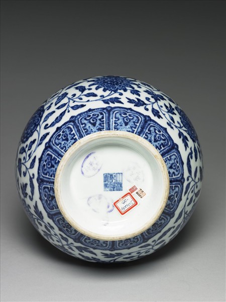 青花花卉紋長頸瓶