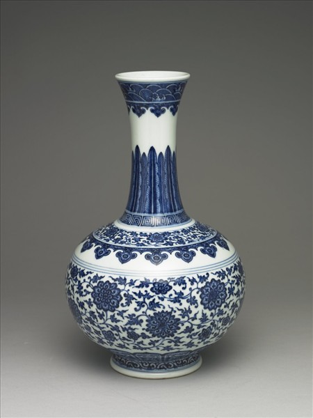 青花花卉紋長頸瓶