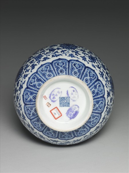 青花花卉紋長頸瓶