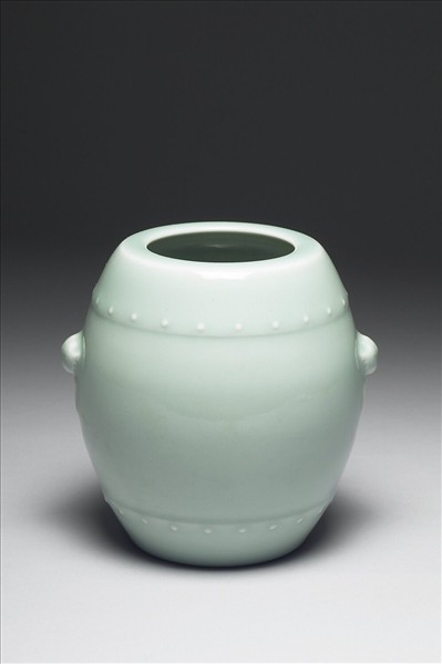青瓷獸耳暗環鼓式罐