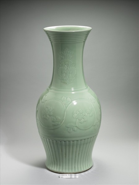 青瓷鳳尾瓶