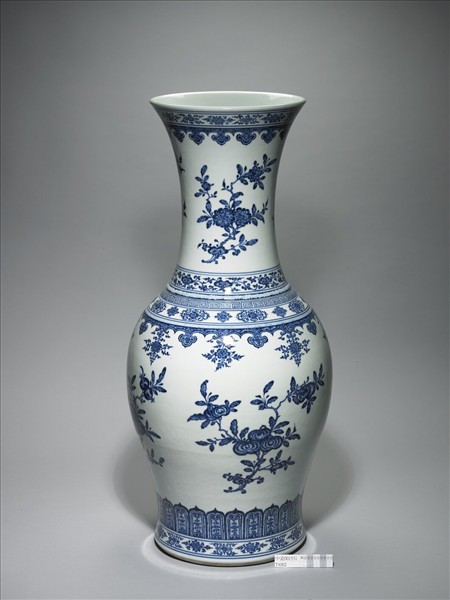 青花折枝花果紋瓶