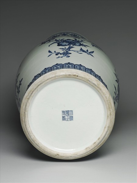 青花折枝花果紋瓶