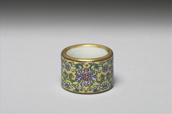 粉彩花卉紋扳指