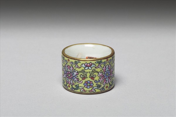 粉彩花卉紋扳指