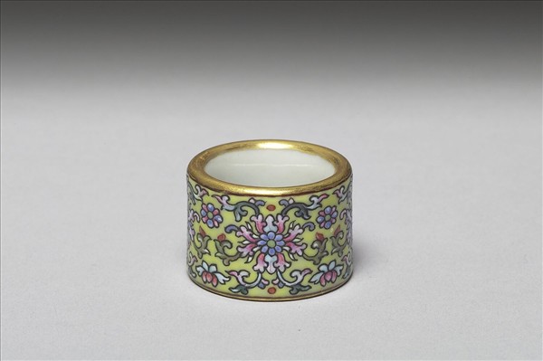 粉彩花卉紋扳指