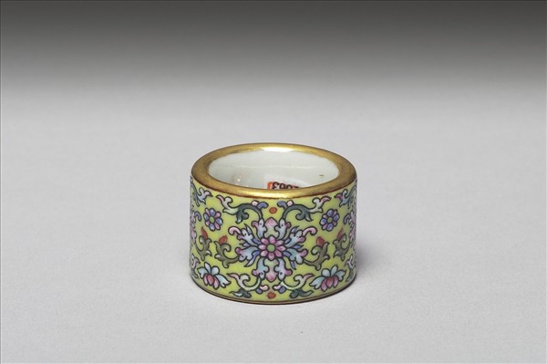 粉彩花卉紋扳指