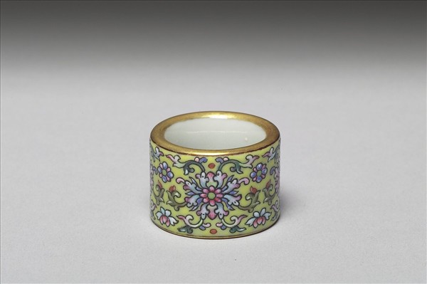 粉彩花卉紋扳指