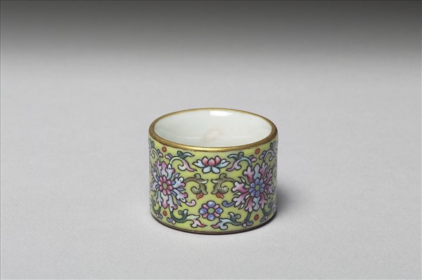 粉彩花卉紋扳指