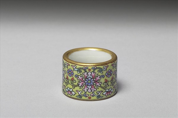 粉彩花卉紋扳指