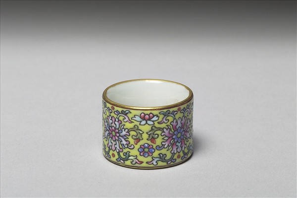 粉彩花卉紋扳指