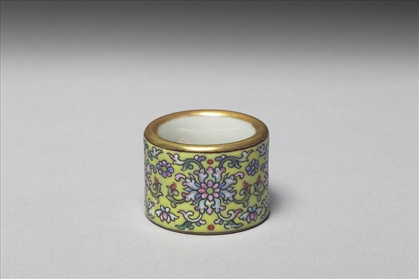 粉彩花卉紋扳指