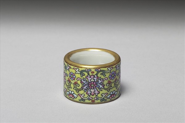 粉彩花卉紋扳指