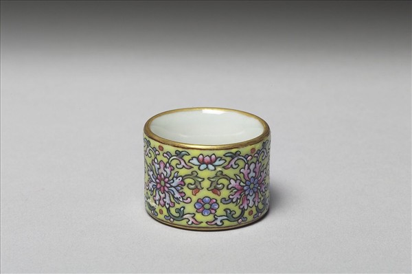 粉彩花卉紋扳指