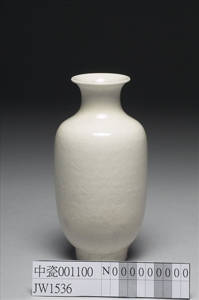 白瓷劃花菊花紋瓶