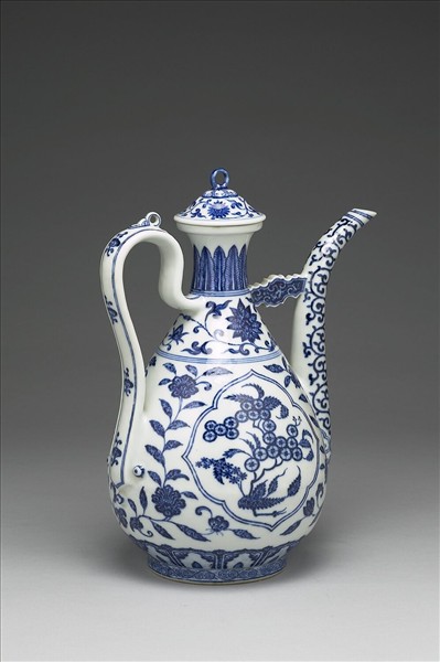 青花花果紋執壺