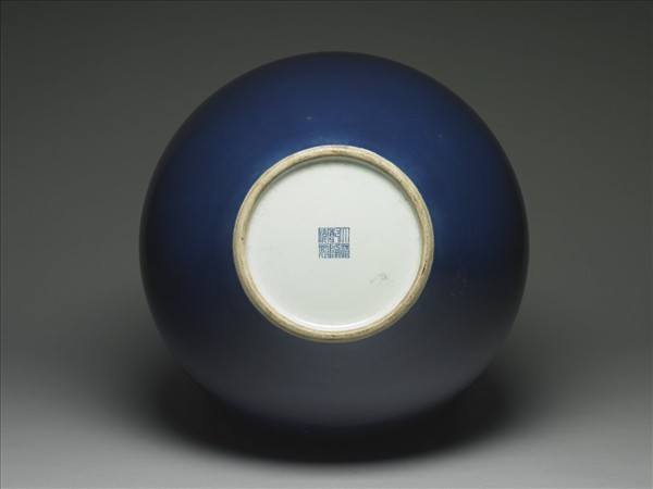 霽青釉天球瓶