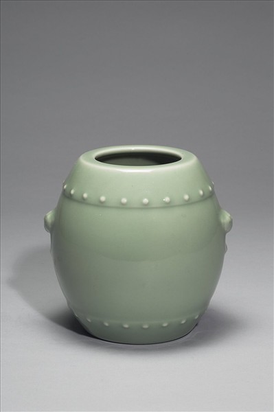 青瓷獸耳暗環鼓式罐