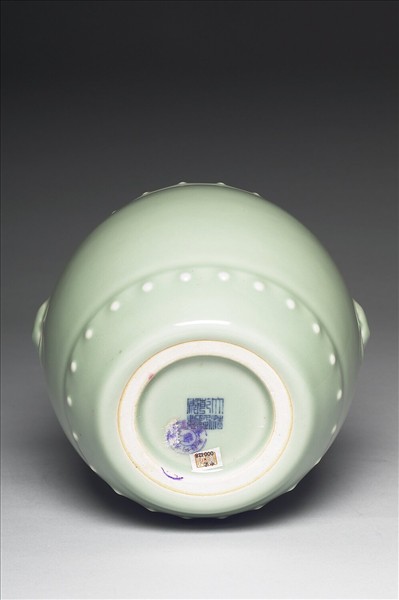 青瓷獸耳暗環鼓式罐