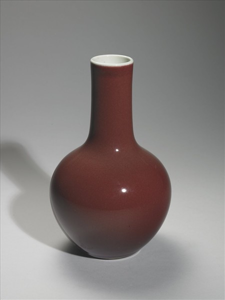 霽紅釉天球瓶