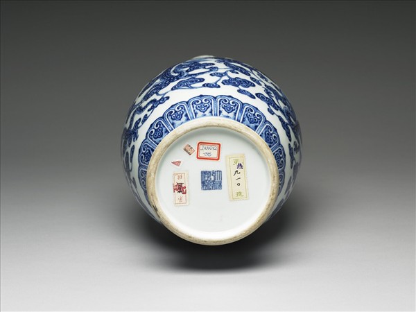 青花雲龍花口瓶