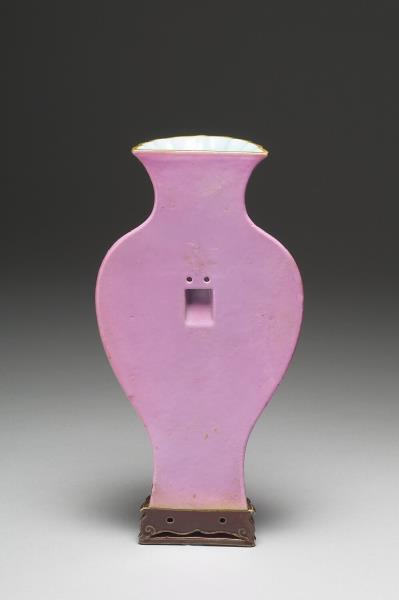 洋彩粉紅地花卉紋轎瓶