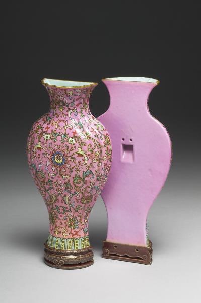 洋彩粉紅地花卉紋轎瓶