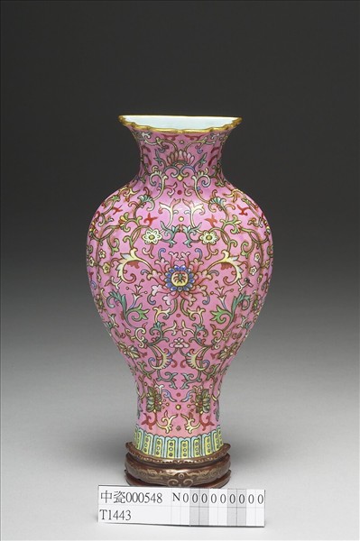 洋彩粉紅地花卉紋轎瓶